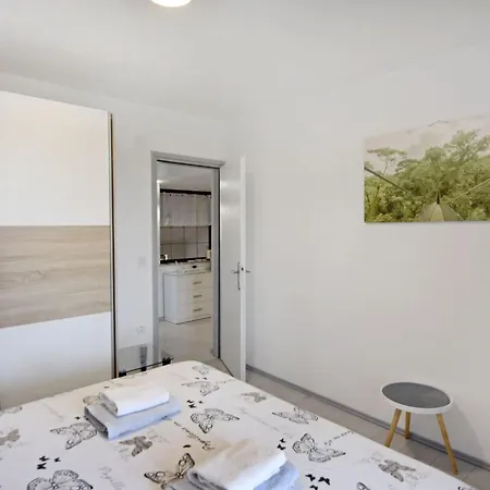 Apartment Gallery Sandro By Interhome